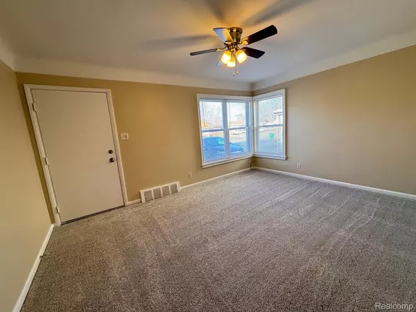 Eastpointe, MI 48021,16784 Toepfer DR