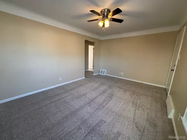 Eastpointe, MI 48021,16784 Toepfer DR