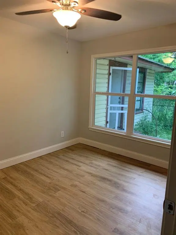 Bonham, TX 75418,417 W 8th Street