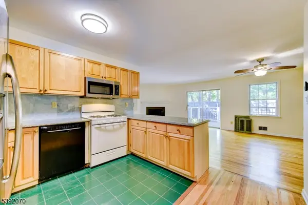 Berkeley Heights Twp., NJ 07922,5 Berkeley Square