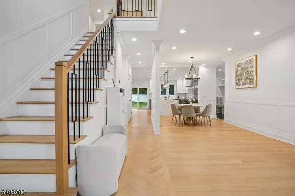 Livingston Twp., NJ 07039,18 Glendale Ave