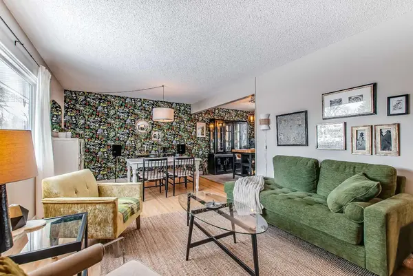 Medicine Hat, AB T1A 5V3,627 12 ST NE