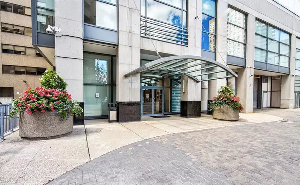 Toronto C14, ON M2N 6Y6,8 Hillcrest AVE #PH101