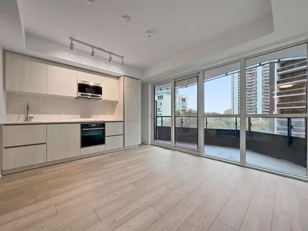 Toronto C10, ON M4P 0E9,120 Broadway AVE #515