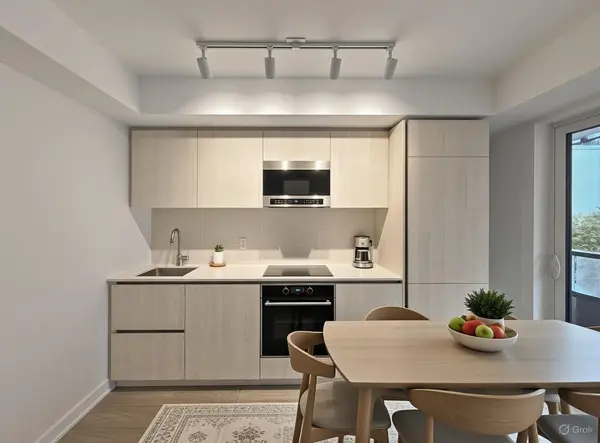 Toronto C10, ON M4P 0E9,120 Broadway AVE #515