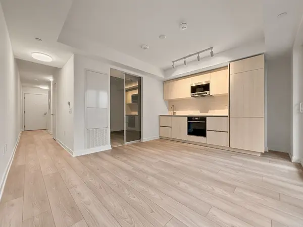 Toronto C10, ON M4P 0E9,120 Broadway AVE #515