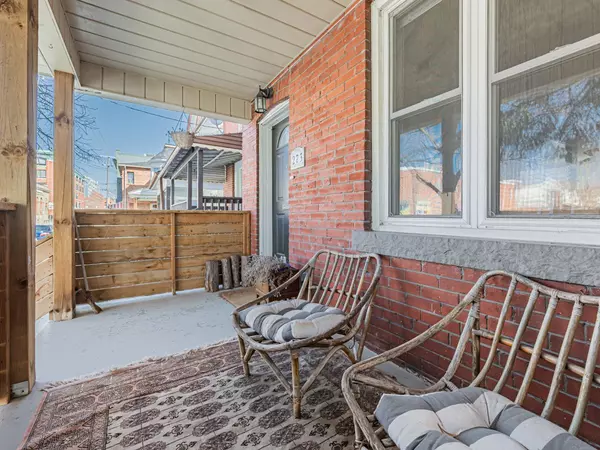 Toronto C02, ON M6G 3B9,273 Christie ST