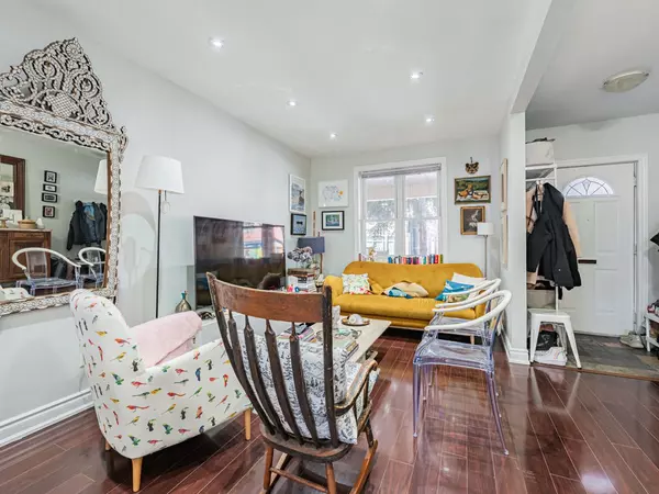 Toronto C02, ON M6G 3B9,273 Christie ST