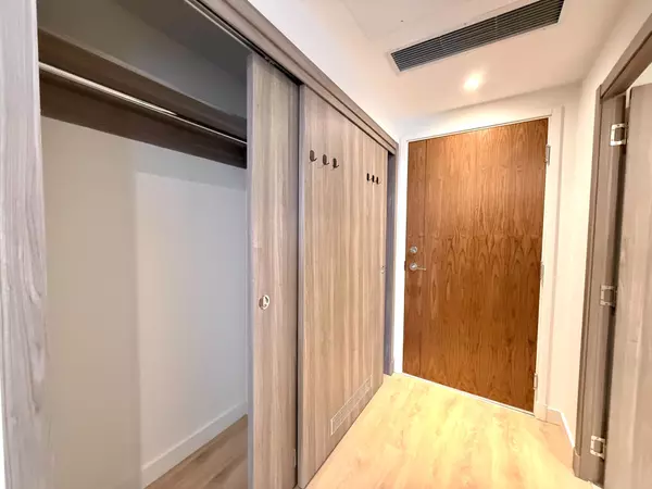 Toronto C15, ON M2K 0J2,27 McMahon DR #1609