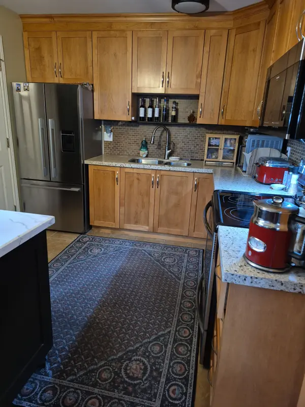 Oshawa, ON L1H 8P1,25 Wellington AVE #A