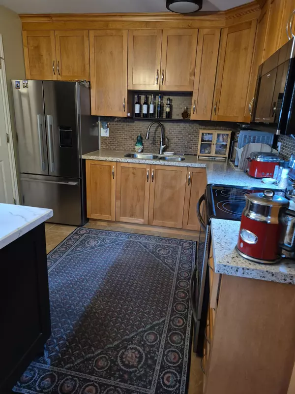 Oshawa, ON L1H 8P1,25 Wellington AVE E #A