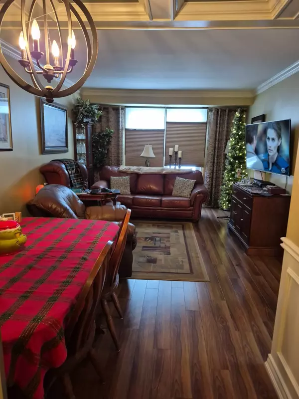 Oshawa, ON L1H 8P1,25 Wellington AVE E #A