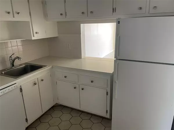 Margate, FL 33063,1005 Country Club Dr #205