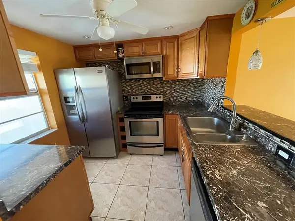 Margate, FL 33063,1025 Country Club Dr #407