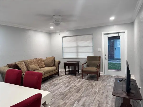 Hallandale Beach, FL 33009,846 NW 8th St