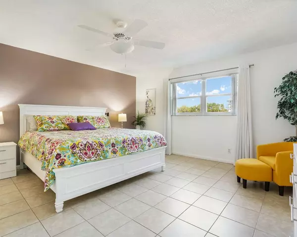 Lauderhill, FL 33313,4770 NW 21st St #305