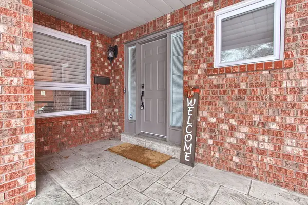 Aurora, ON L4G 6N3,50 Buttonwood TRL