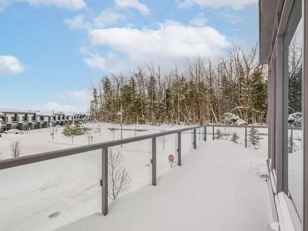 Innisfil, ON L9R 0R6,333 Sunseeker AVE #260