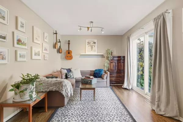 Barrie, ON L4M 5H8,33 Porter CRES