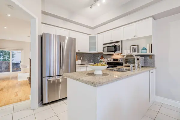 Toronto W06, ON M8V 4B1,97 Harbourview CRES