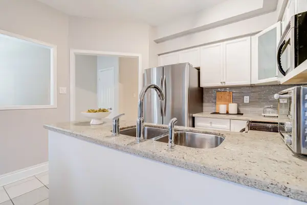 Toronto W06, ON M8V 4B1,97 Harbourview CRES