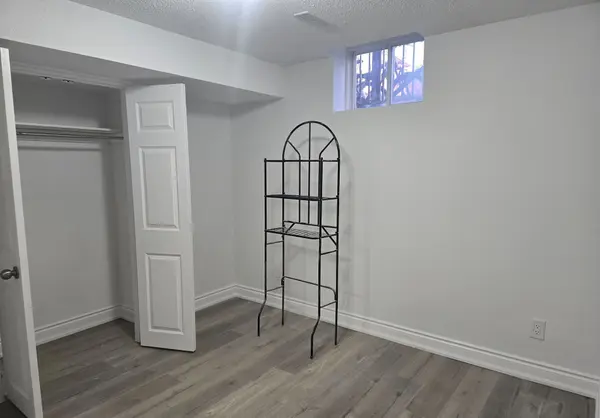 Brampton, ON L6Y 4R1,80 Torrance Wood