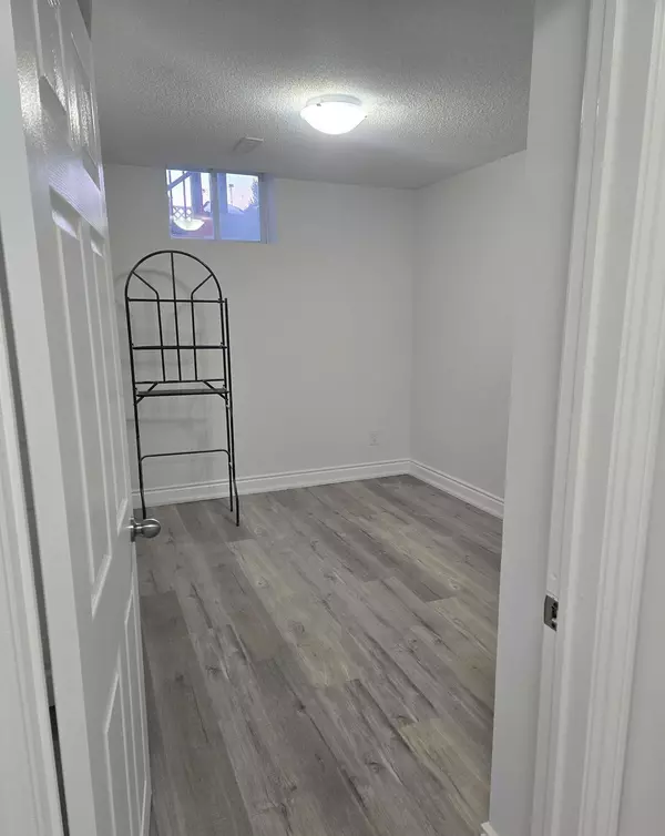 Brampton, ON L6Y 4R1,80 Torrance Wood