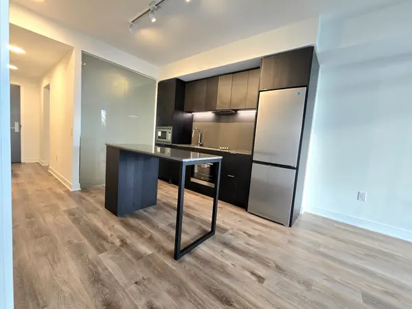 Mississauga, ON L5A 1W4,86 Dundas ST E #524