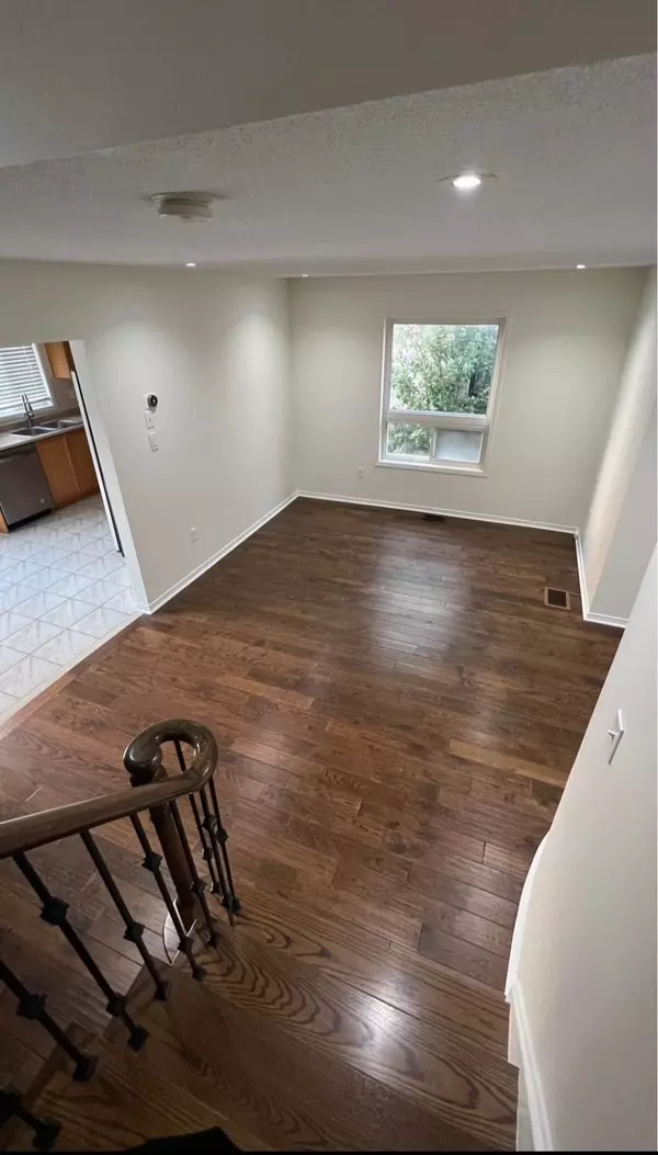 Brampton, ON L7A 3X6,97 Crown Victoria DR #Upper