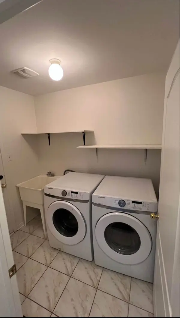 Brampton, ON L7A 3X6,97 Crown Victoria DR #Upper