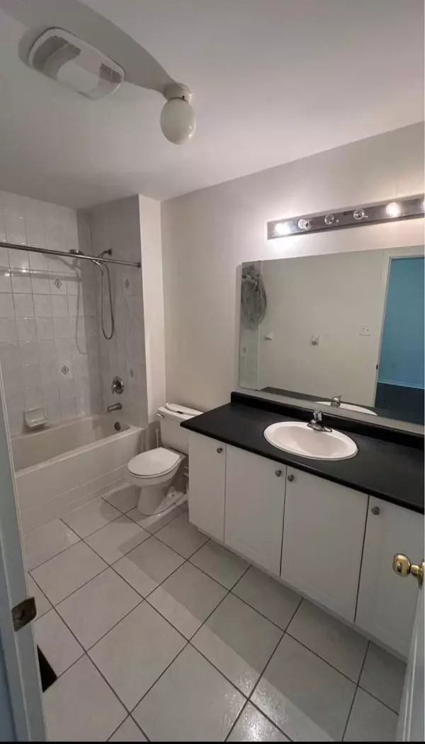 Brampton, ON L7A 3X6,97 Crown Victoria DR #Upper