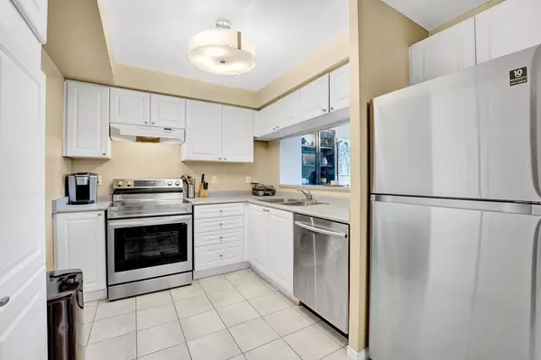 Toronto W06, ON M8Y 3Y8,190 Manitoba ST #302