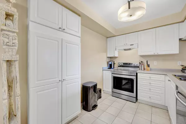 Toronto W06, ON M8Y 3Y8,190 Manitoba ST #302