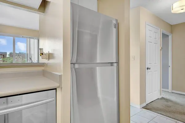 Toronto W06, ON M8Y 3Y8,190 Manitoba ST #302