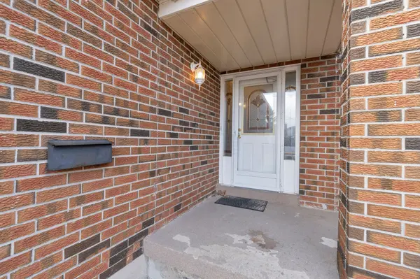 Brampton, ON L6Z 1R8,35 Ferri CRES