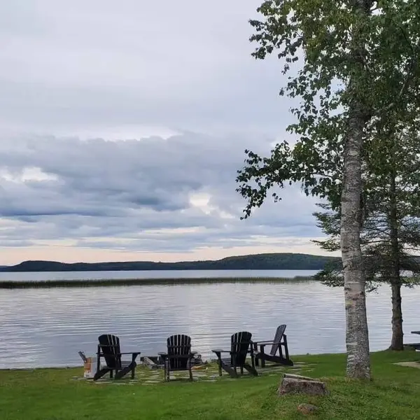 Strong, ON P0A 1Z0,4 Crescent RD