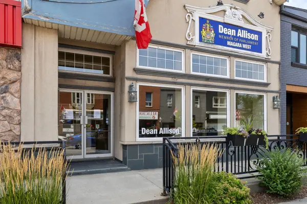 Lincoln, ON L3J 0R5,4994 King ST