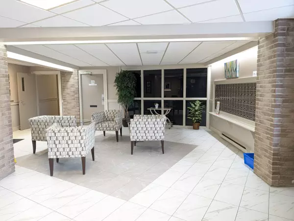 Kingston, ON K7M 7E7,334 Queen Mary RD #404