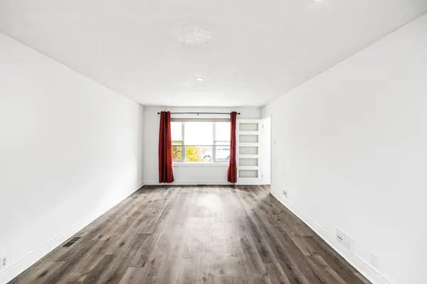 Niagara Falls, ON L2E 5Y9,6385 Crawford ST