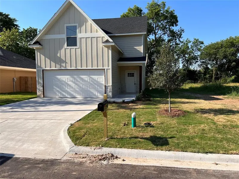 716 E 5th Street, Bonham, TX 75418