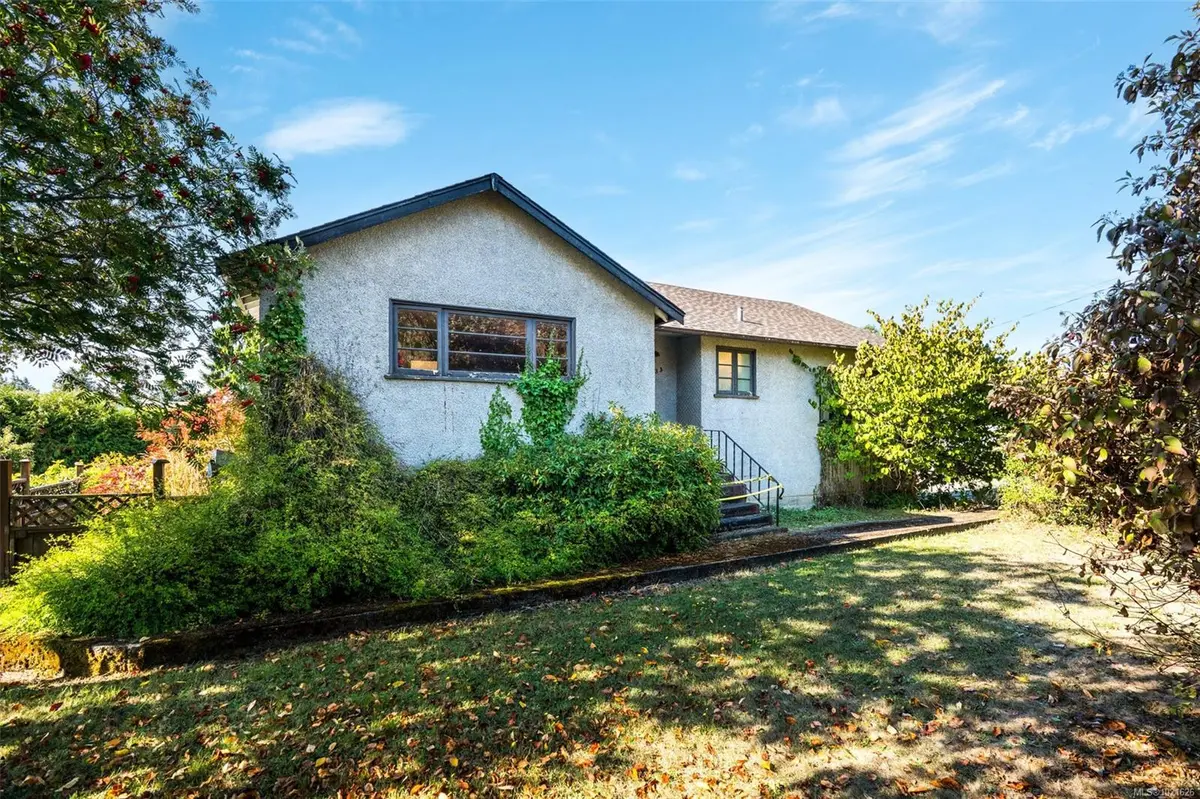 View Royal, BC V9B 1B9,533 View Royal Ave