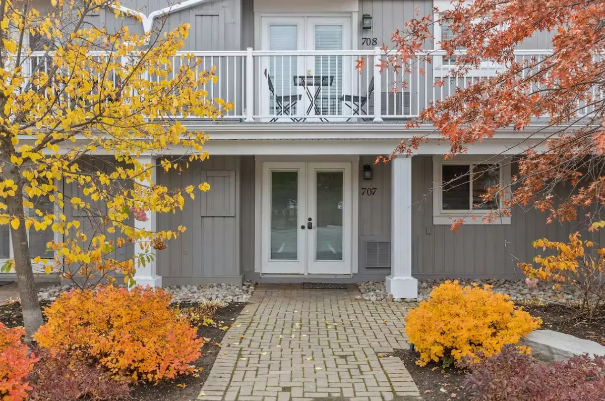 Collingwood, ON L9Y 5B4,11 Dawson DR #707