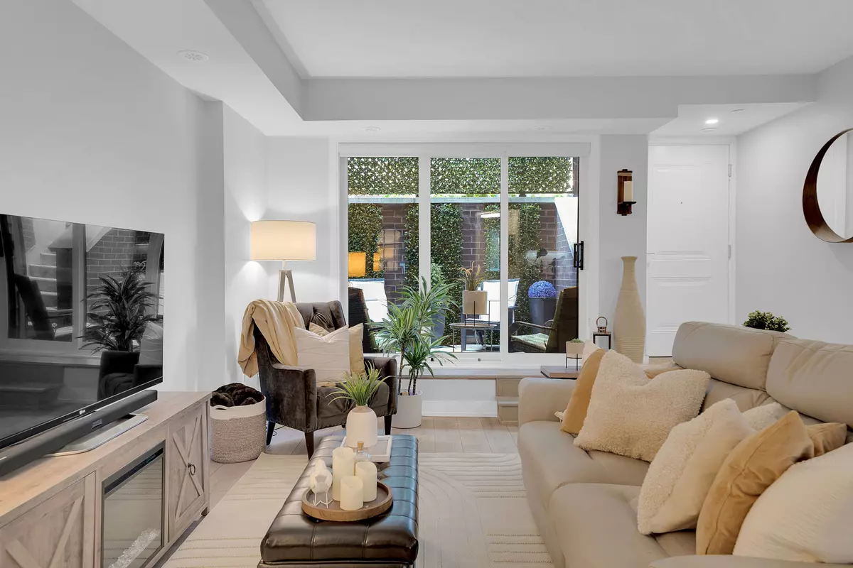 Toronto W06, ON M8W 3J4,66 Long Branch AVE #13