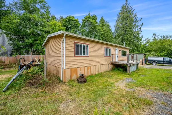 7865 Ships Point Rd, Fanny Bay, BC V0R 1W0