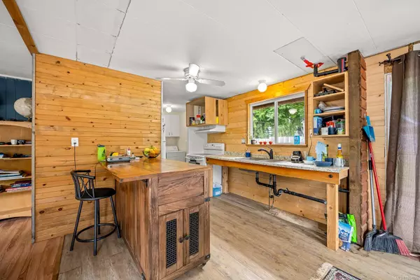 Fanny Bay, BC V0R 1W0,7865 Ships Point Rd