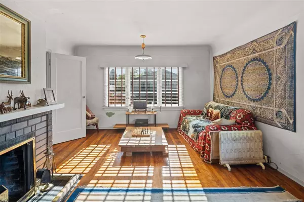 View Royal, BC V9B 1B9,533 View Royal Ave