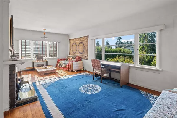 View Royal, BC V9B 1B9,533 View Royal Ave