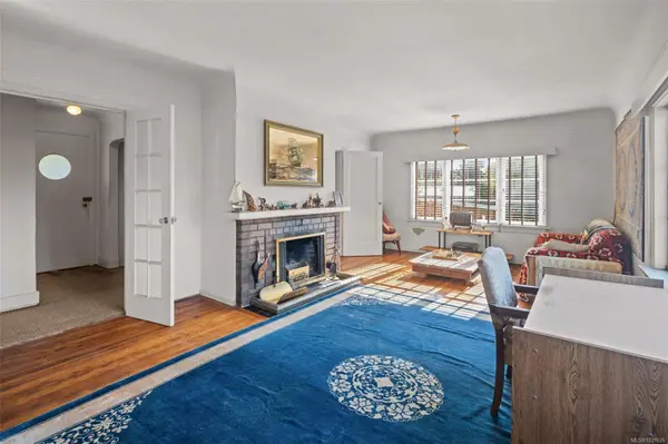 View Royal, BC V9B 1B9,533 View Royal Ave