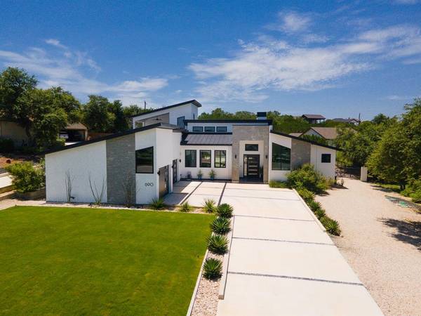 690 Kings Point Drive, Canyon Lake, TX 78133