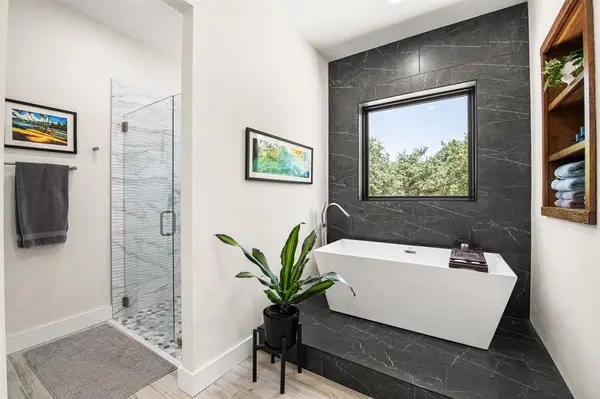 690 Kings Point Drive, Canyon Lake, TX 78133